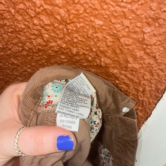 Tommy Hilfiger Corduroy Mini Skirt Belted Brown with Floral Design Size 2 Y2K - Picture 10 of 10